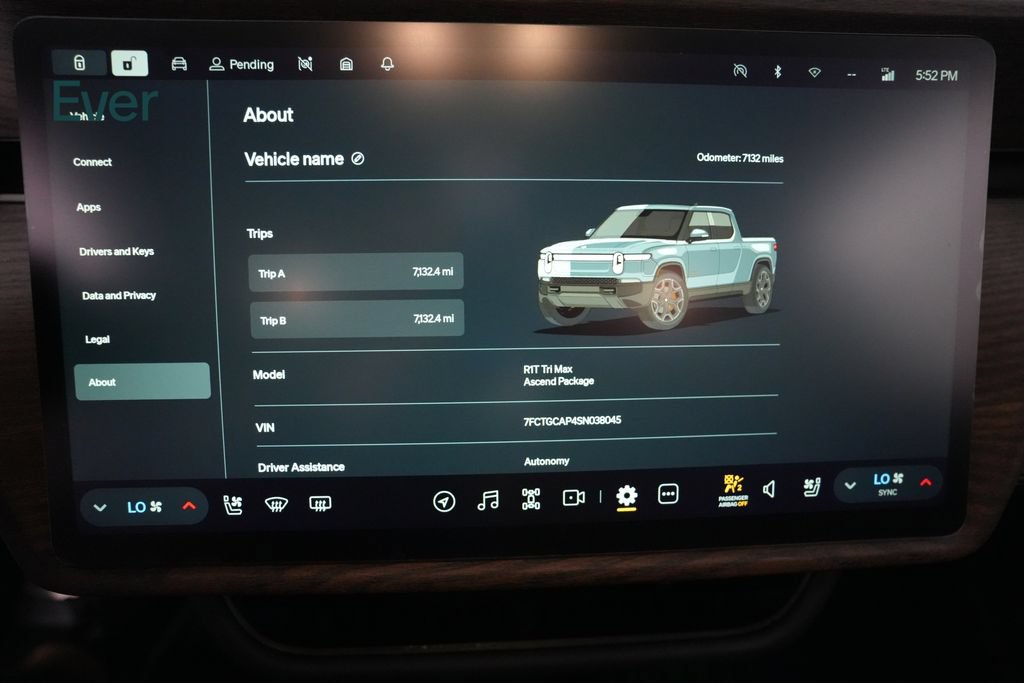 Used 2025 Rivian R1T Premium Tri AWD/4WD image 7