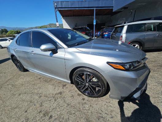 Used 2022 Toyota Camry SE FWD image 3