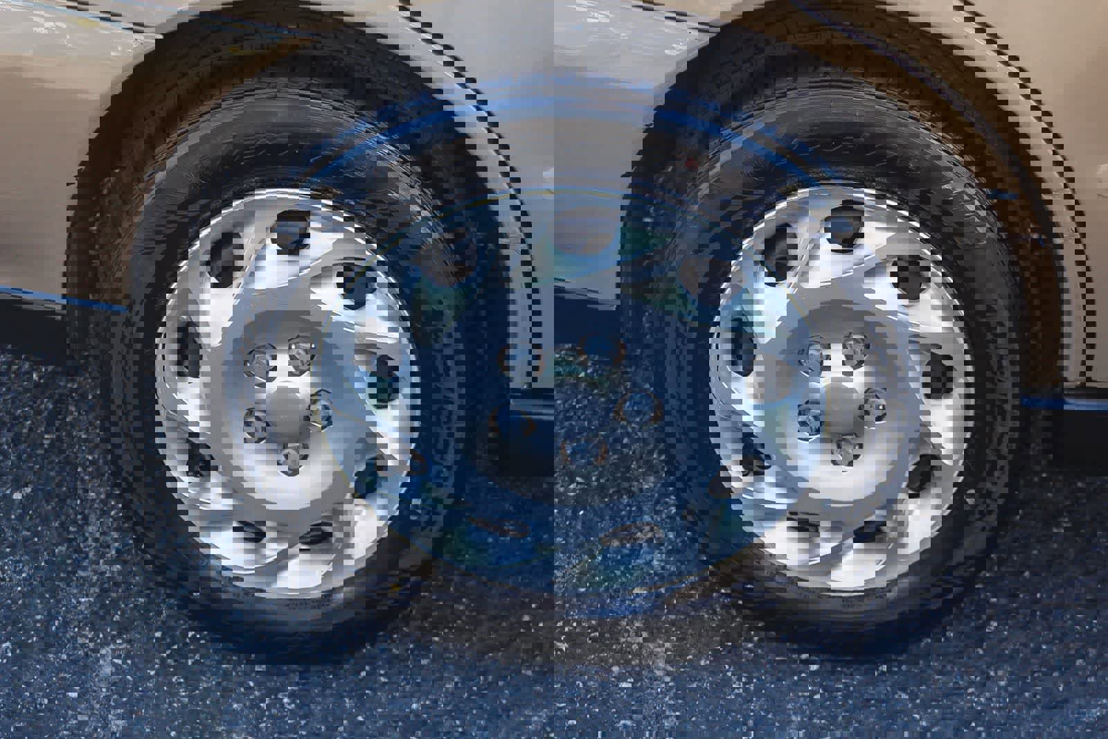 Used 2001 Saturn L-Series L200 FWD image 11