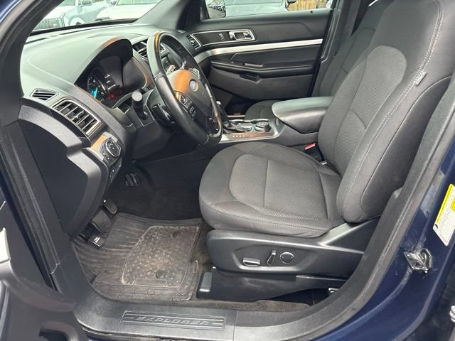 Used 2017 Ford Explorer XLT w/ Equipment Group 201A AWD/4WD image 11