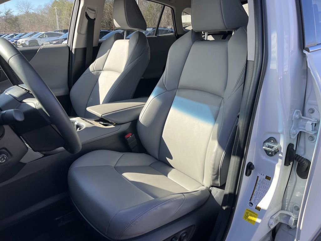 Used 2024 Toyota Venza XLE image 29