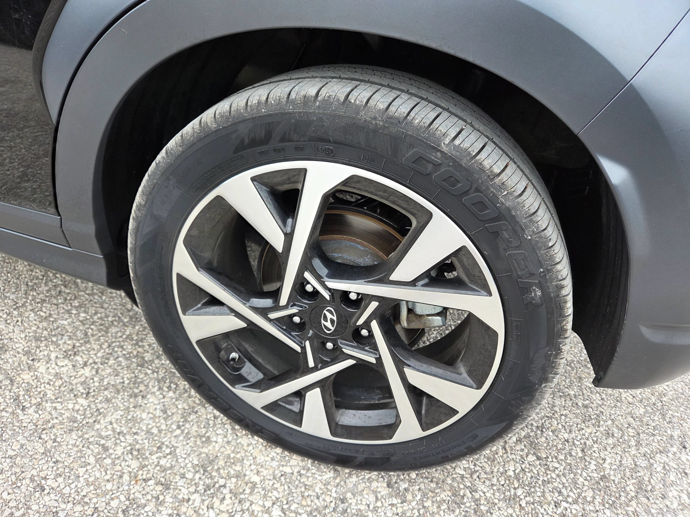 Used 2022 Hyundai Kona Limited FWD image 12