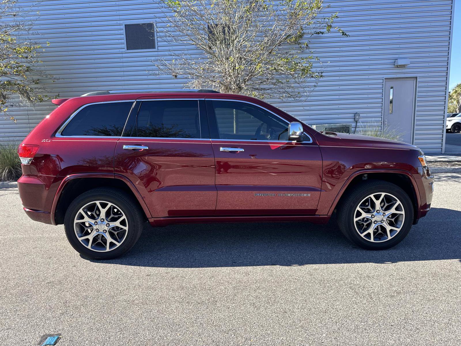 Used 2021 Jeep Grand Cherokee Overland w/ Trailer Tow Group IV image 5