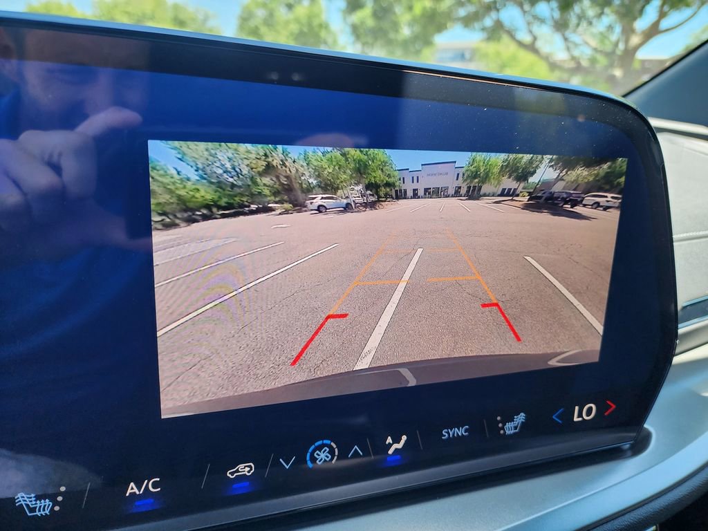 New 2025 Chevrolet Traverse LT image 13