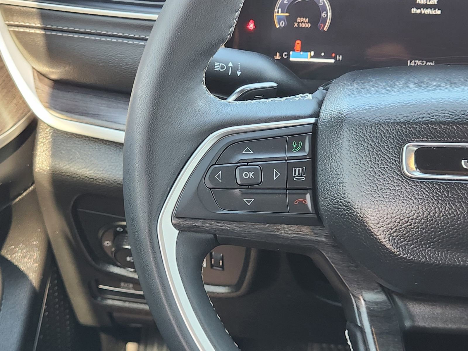 Used 2025 Jeep Grand Cherokee Limited image 29