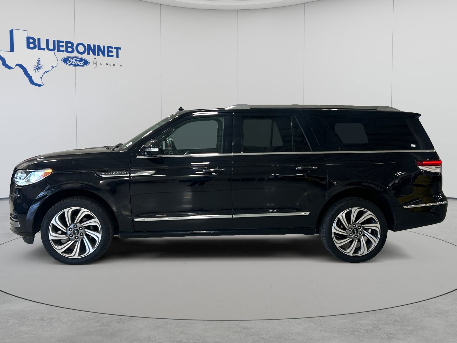 Used 2024 Lincoln Navigator L 4WD image 7