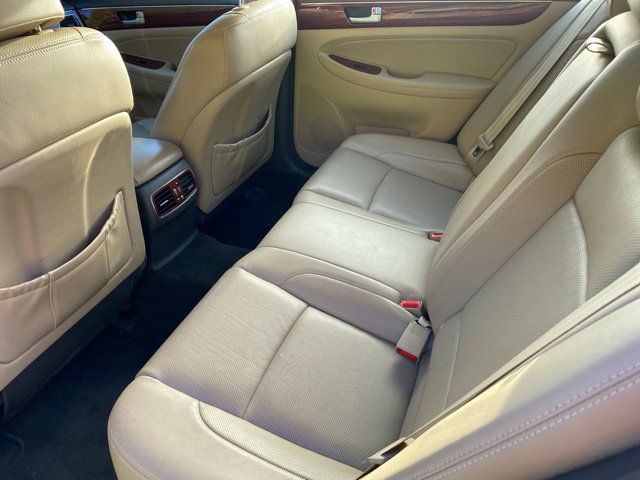 Used 2013 Hyundai Genesis 3.8 RWD image 16