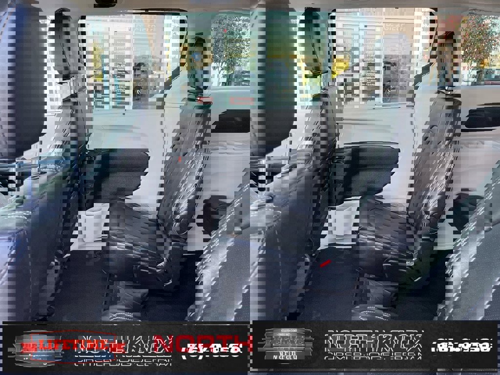 Used 2024 Chrysler Pacifica Touring-L image 14