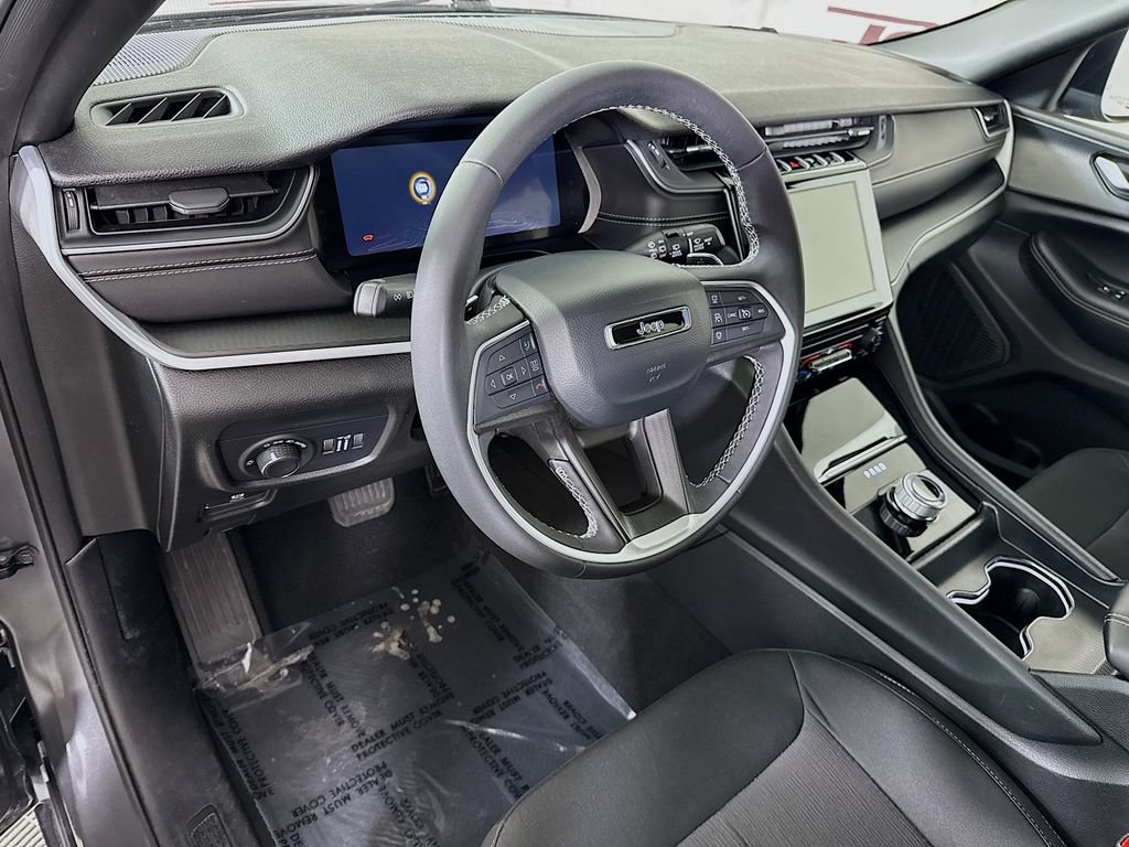 Used 2025 Jeep Grand Cherokee Laredo X AWD/4WD image 18
