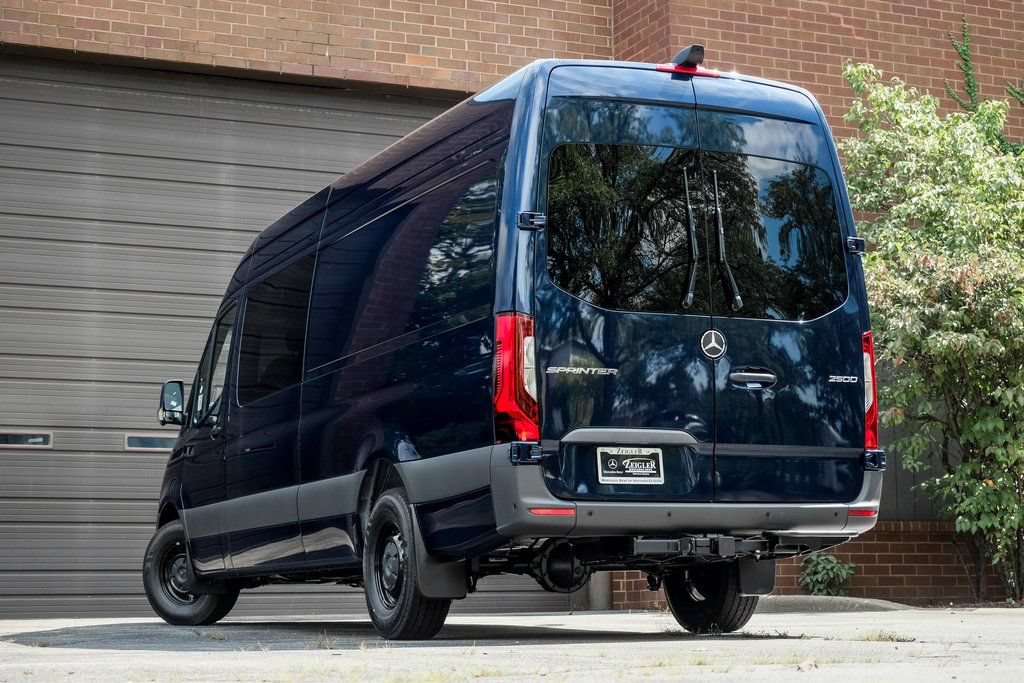 Used 2025 Mercedes-Benz Sprinter 2500 image 2