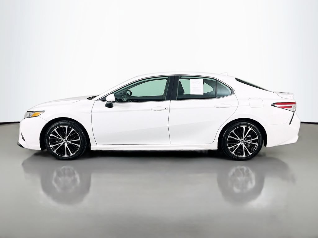 Used 2020 Toyota Camry SE FWD image 5