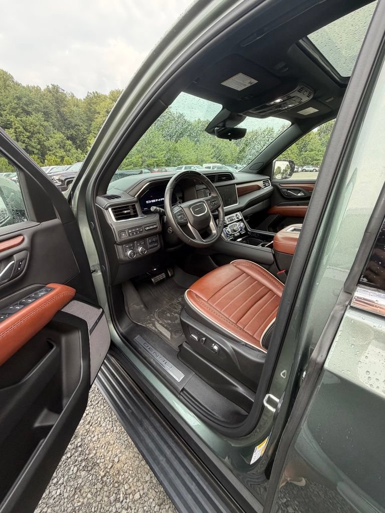 Used 2024 GMC Yukon Denali Ultimate AWD/4WD image 10