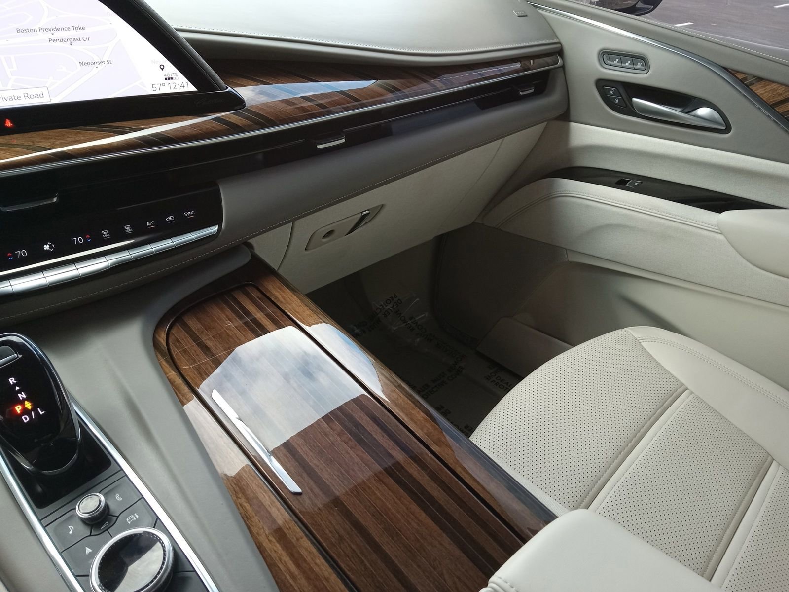 Used 2023 Cadillac Escalade Premium Luxury Platinum image 18