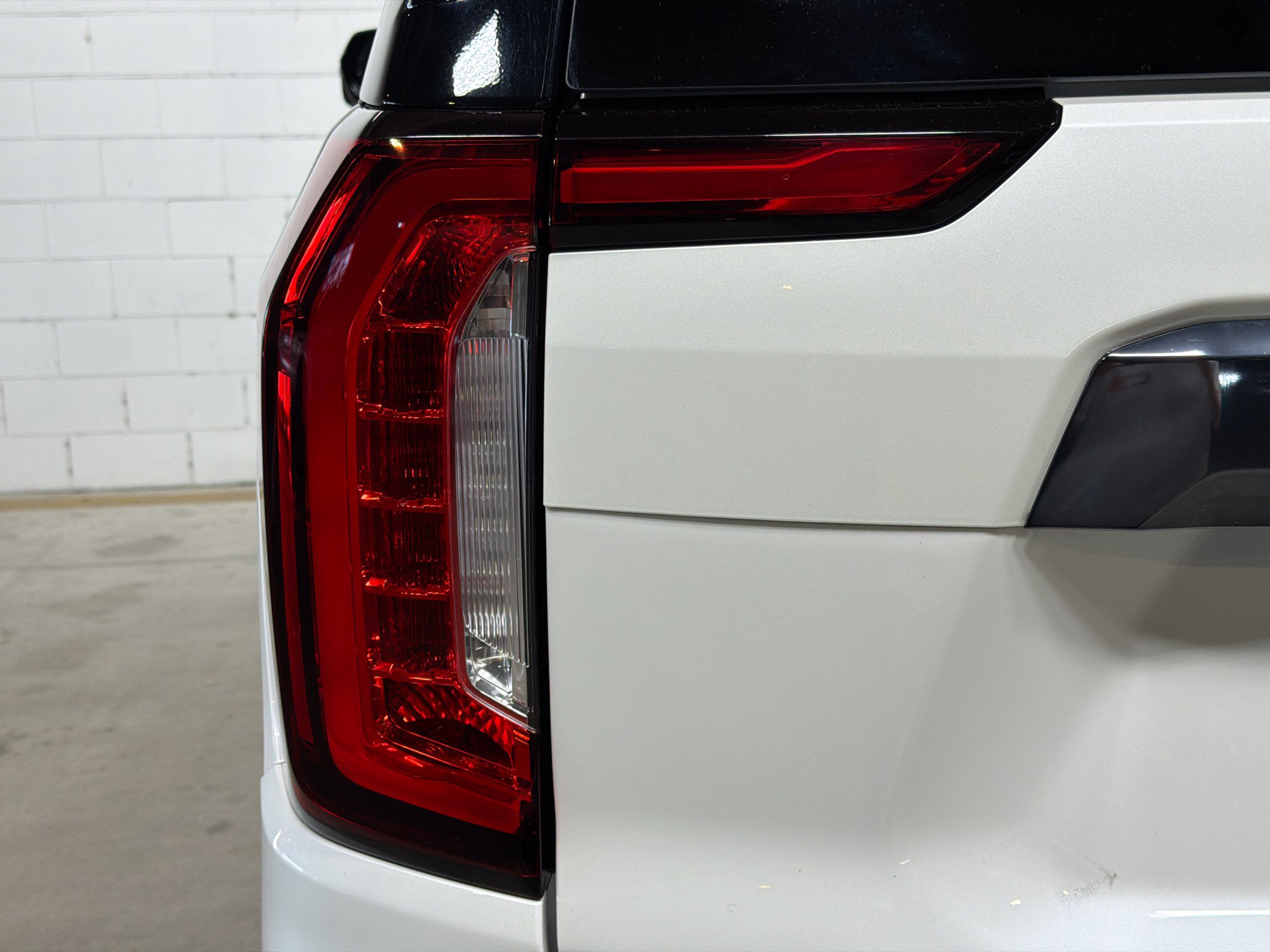 Used 2023 GMC Yukon Denali Ultimate AWD/4WD image 11