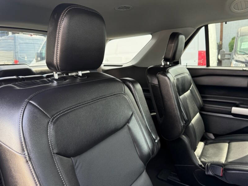 Used 2023 Ford Explorer Limited image 13