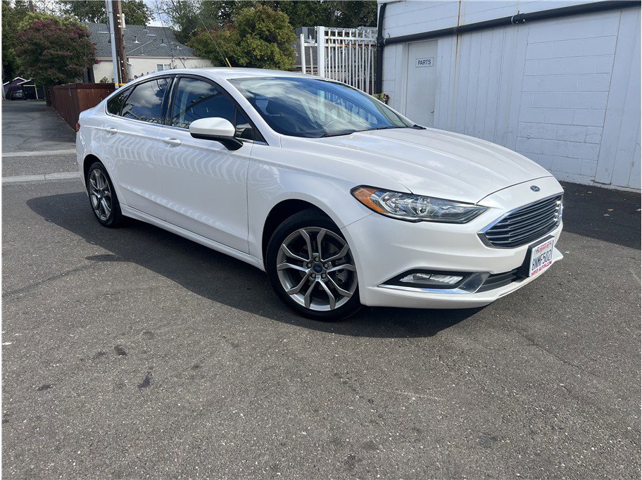 Used 2017 Ford Fusion SE w/ Equipment Group 201A image 1