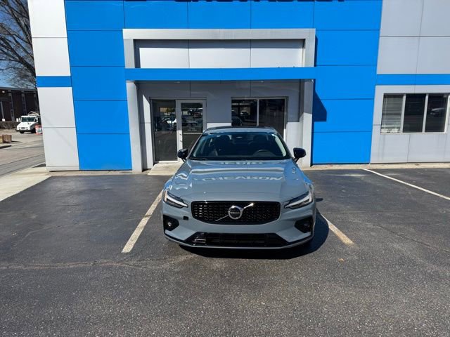 Used 2024 Volvo S60 B5 Core image 2