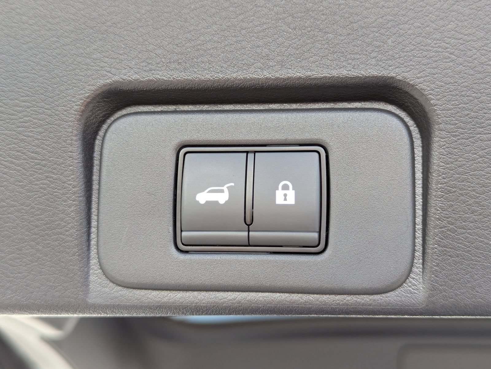 Used 2025 Nissan Rogue SV FWD image 15