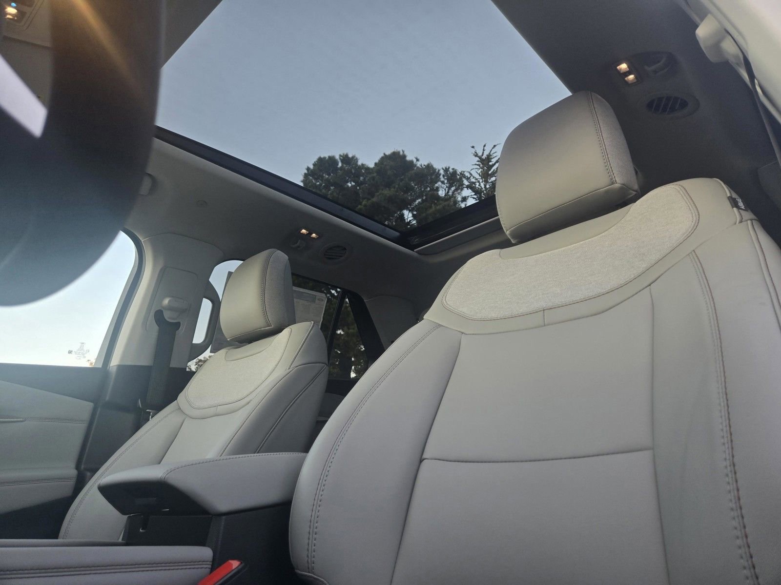 New 2026 Ford Explorer Active w/ Active Comfort Package image 11