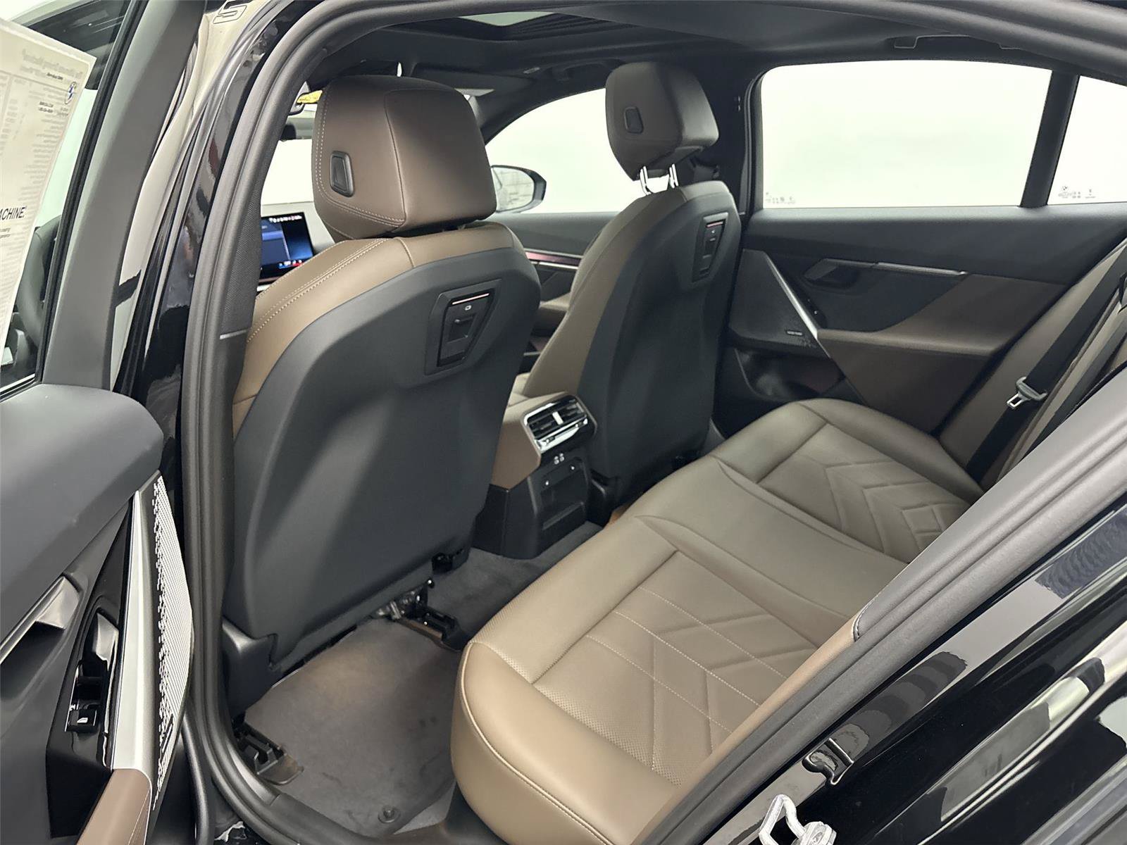 New 2027 BMW i5 xDrive40 AWD/4WD image 29