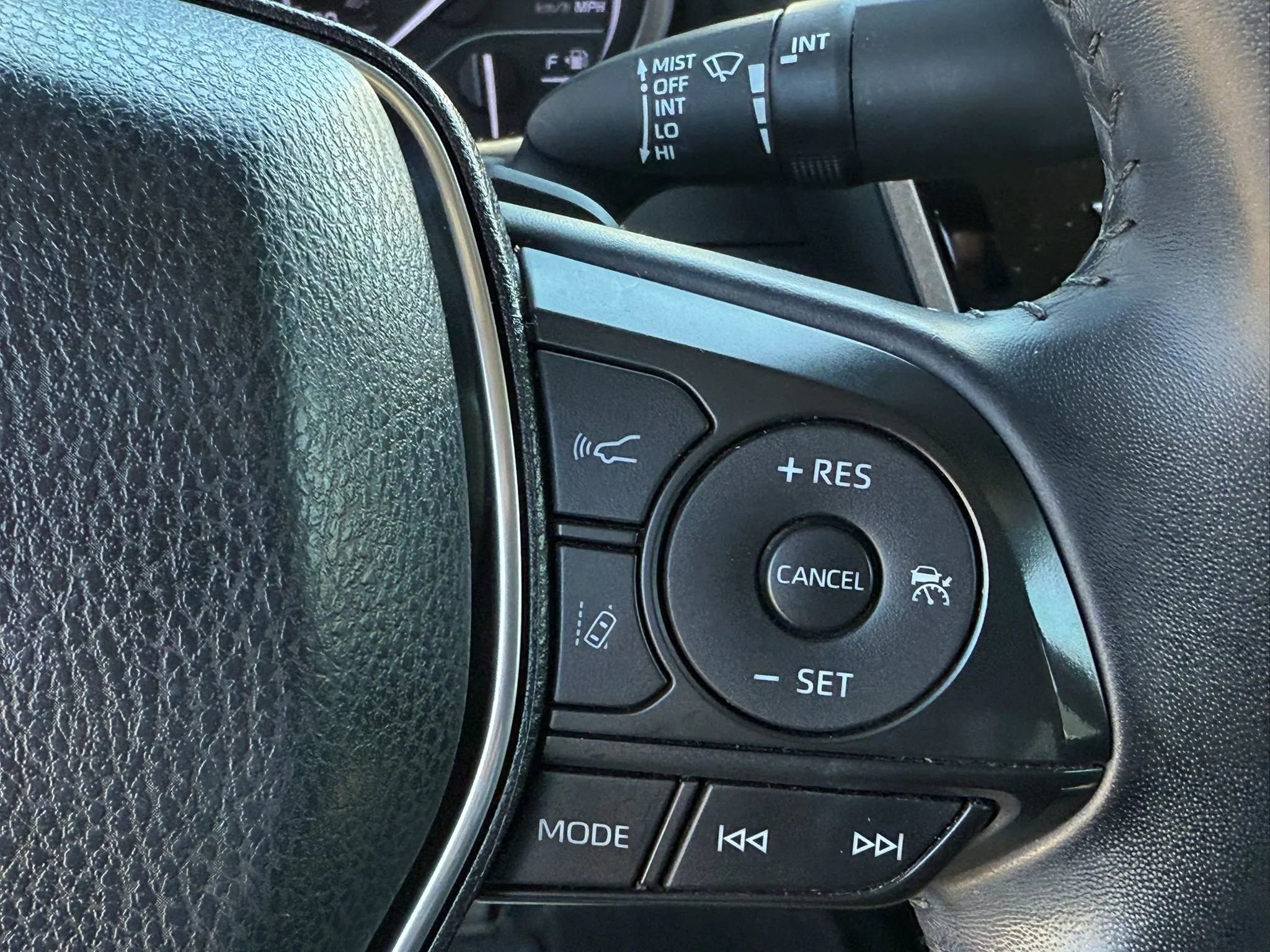 Used 2018 Toyota Camry SE w/ Convenience Package FWD image 22