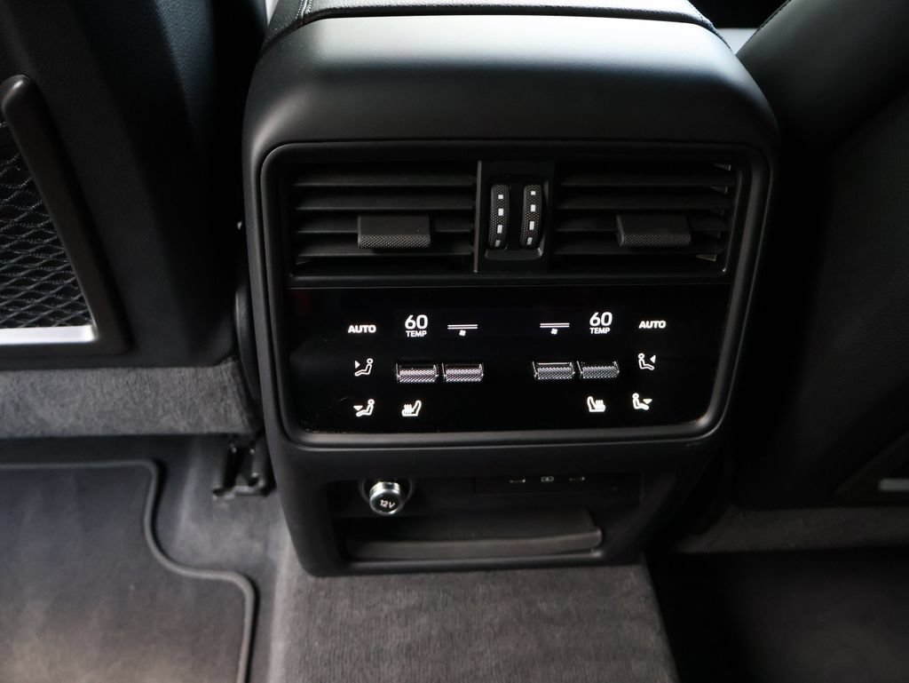 Used 2025 Porsche Cayenne Coupe AWD/4WD image 20