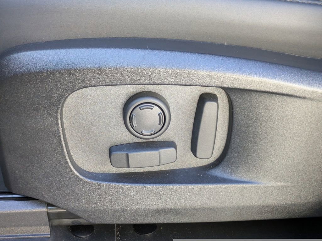 Used 2025 Land Rover Defender 110 S image 21