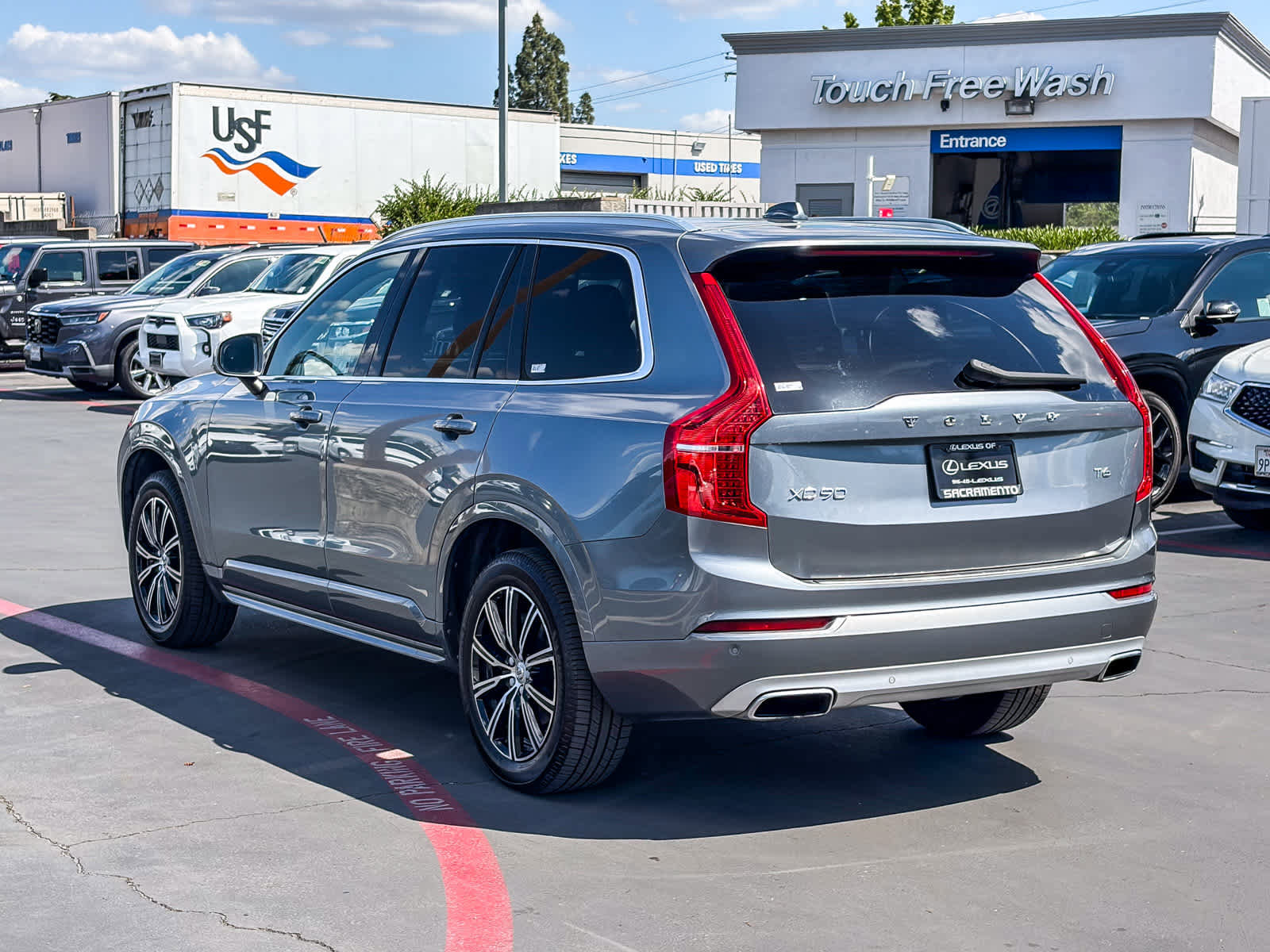Used 2020 Volvo XC90 T6 Momentum AWD/4WD image 2