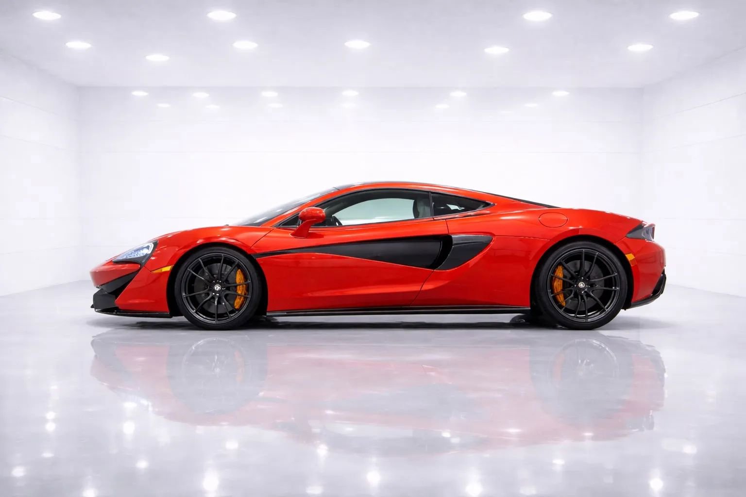 Used 2017 McLaren 570S RWD image 2