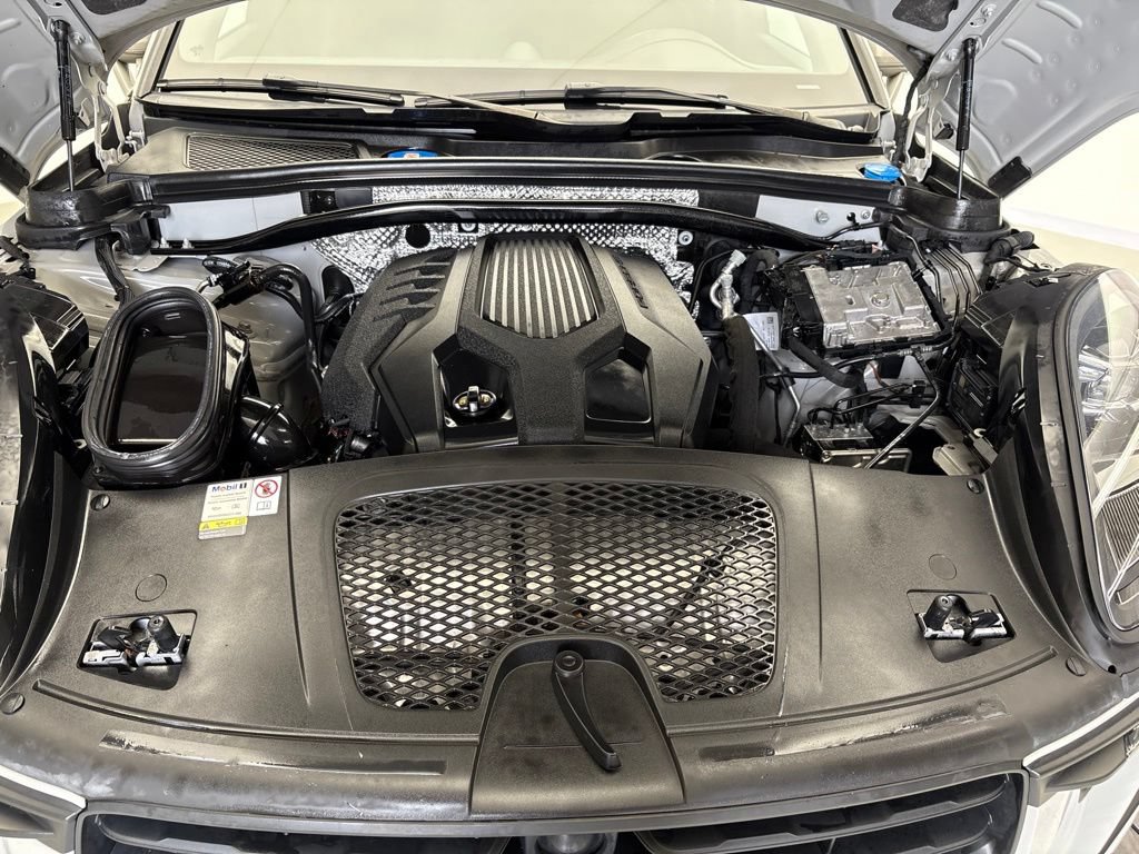 Certified 2023 Porsche Macan AWD/4WD image 12