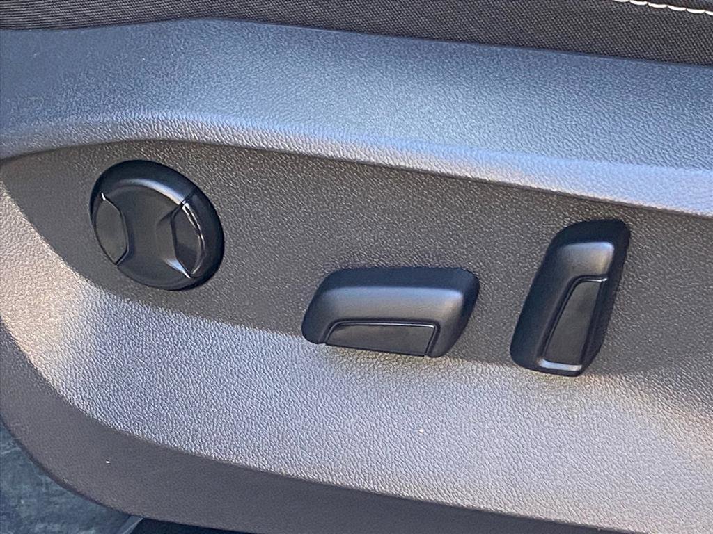 Certified 2023 Volkswagen Taos SE w/ Black Wheel Package image 14