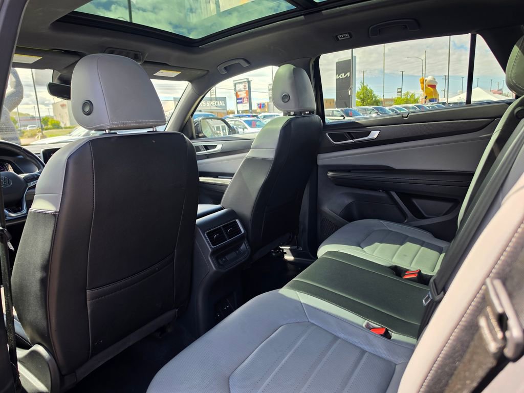 Used 2024 Volkswagen Atlas Cross Sport SEL R-Line AWD/4WD image 12