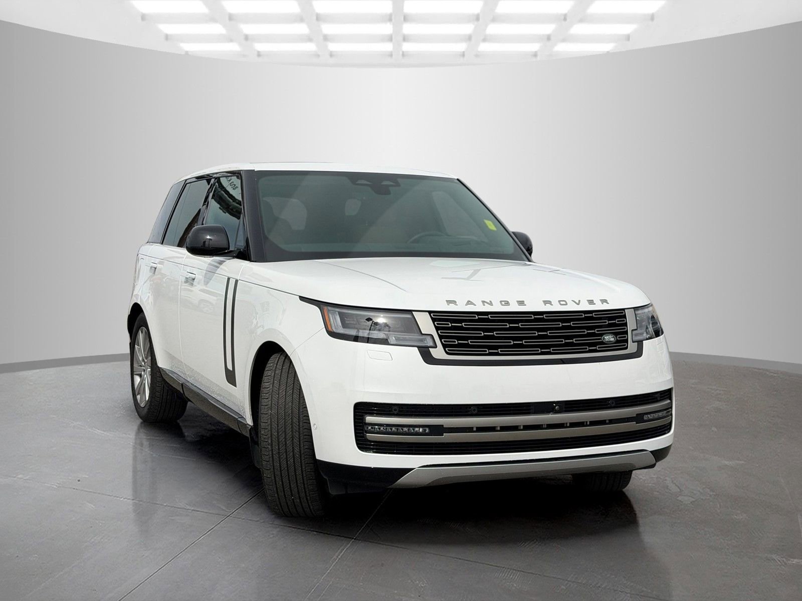 Used 2024 Land Rover Range Rover SE image 3