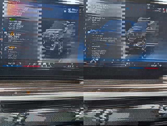 Used 2025 BMW X7 xDrive40i w/ Premium Package image 15