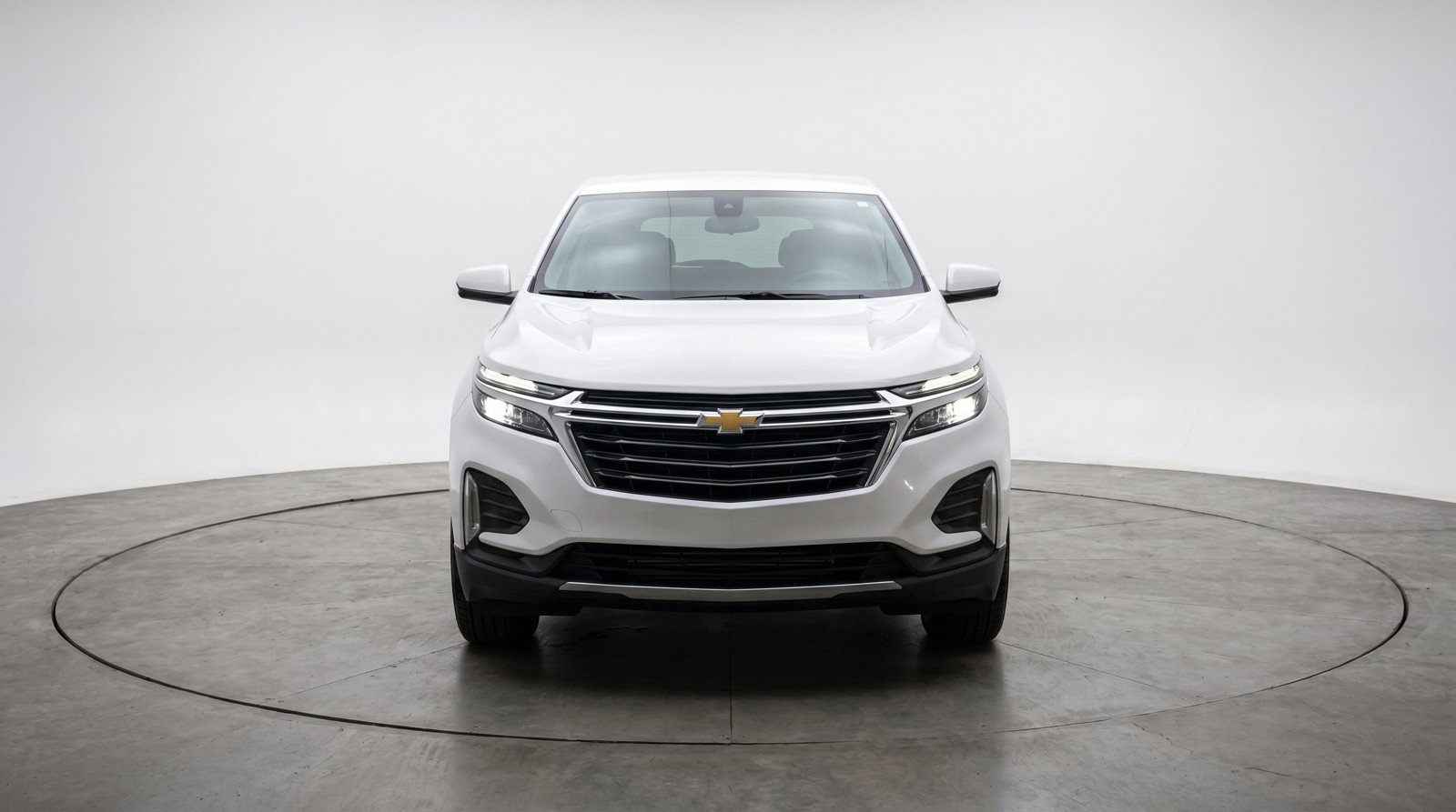 Used 2025 Chevrolet Equinox LT FWD image 2