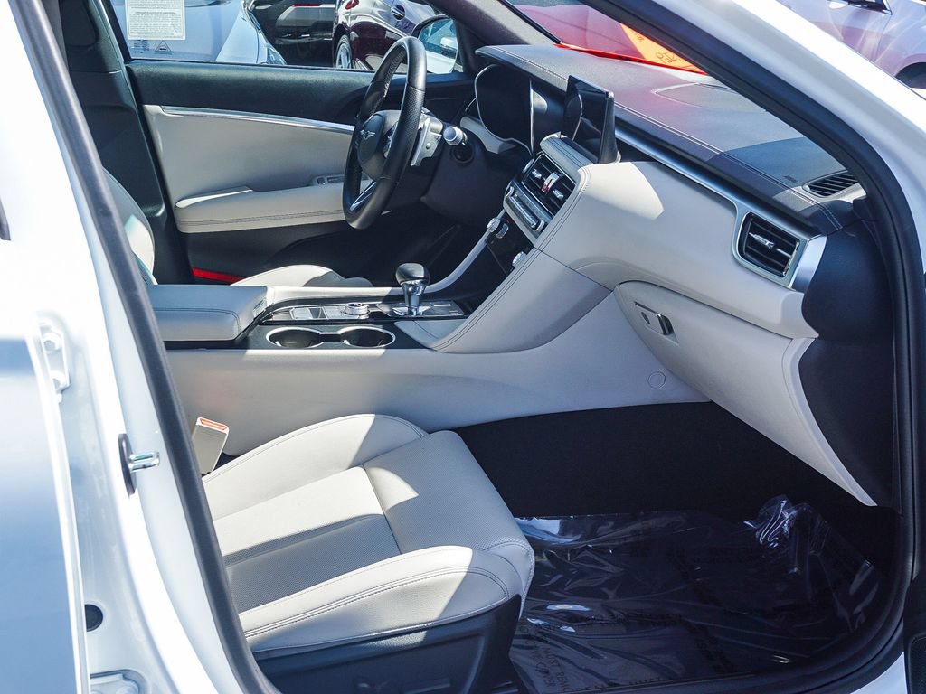 Used 2025 Genesis G70 2.5T RWD image 12