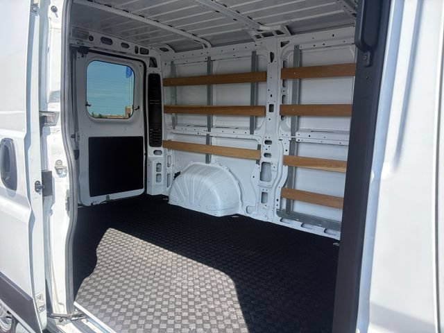 Used 2025 RAM ProMaster 2500 w/ U-Haul Equipment Group FWD image 15