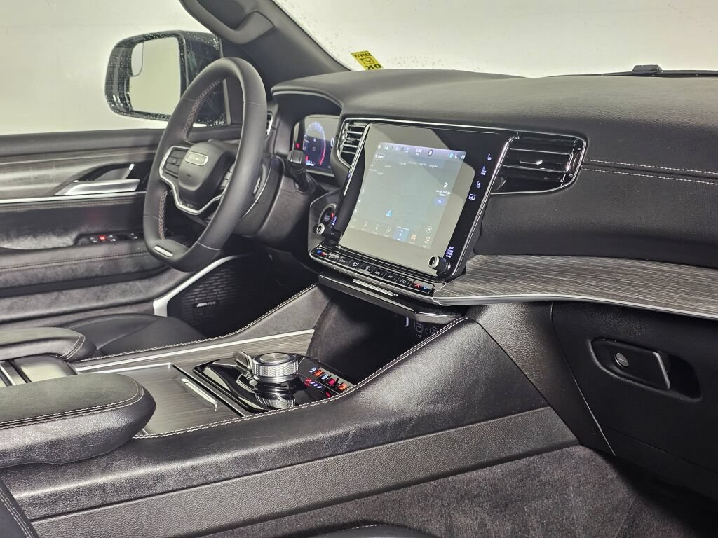 Used 2024 Jeep Wagoneer Series II AWD/4WD image 40