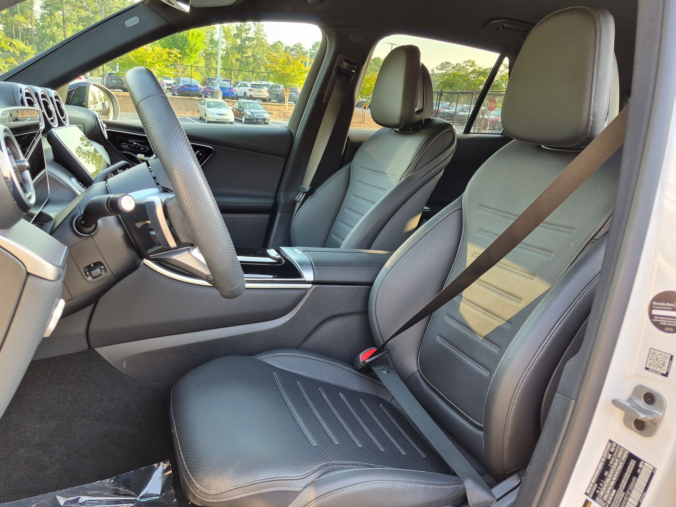 Used 2025 Mercedes-Benz GLC 300 4MATIC image 16