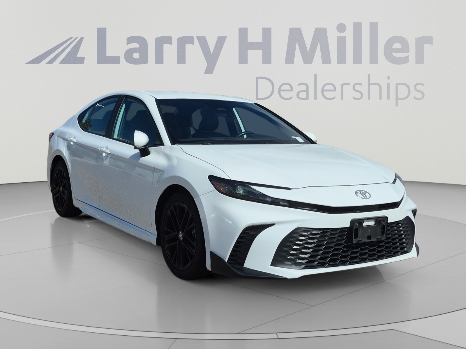 Used 2025 Toyota Camry SE FWD image 7