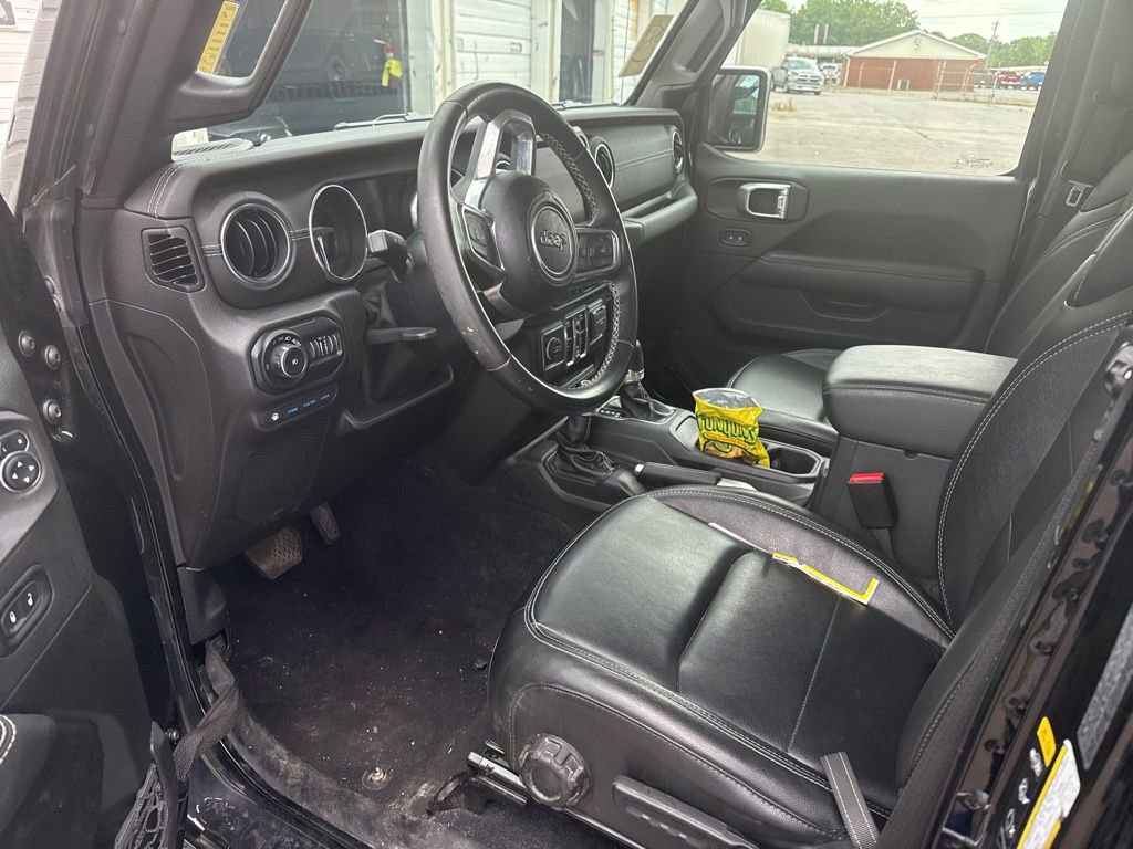 Used 2022 Jeep Wrangler Unlimited Sahara AWD/4WD image 4
