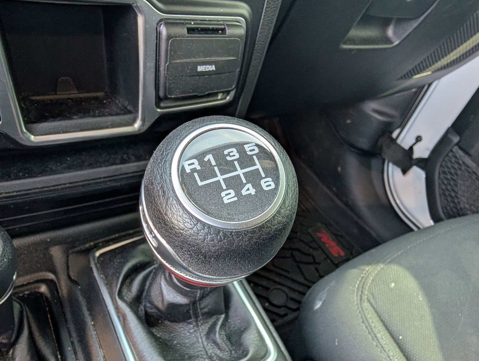 Used 2022 Jeep Gladiator Sport image 8