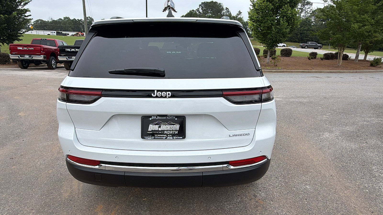 New 2026 Jeep Grand Cherokee Laredo RWD image 9