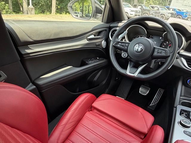 Used 2023 Alfa Romeo Stelvio Veloce AWD/4WD image 45