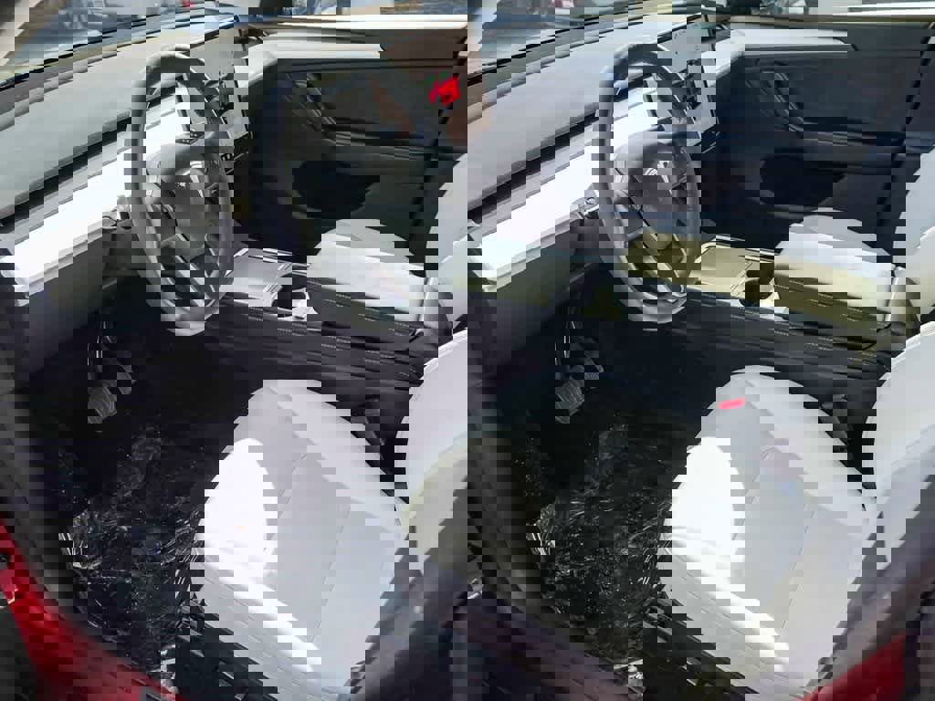 Used 2024 Tesla Model Y Long Range image 15