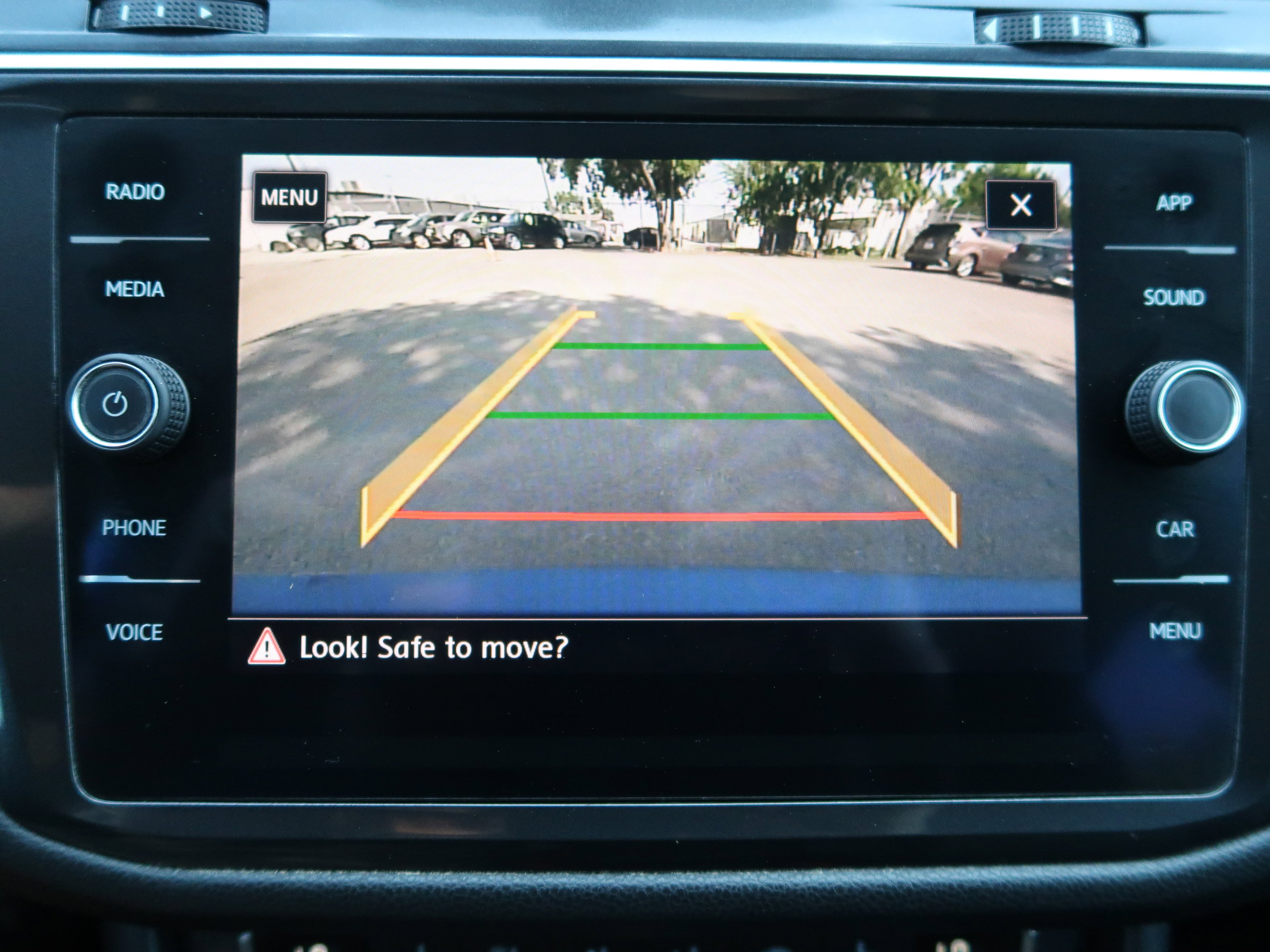 Used 2018 Volkswagen Tiguan SEL image 18