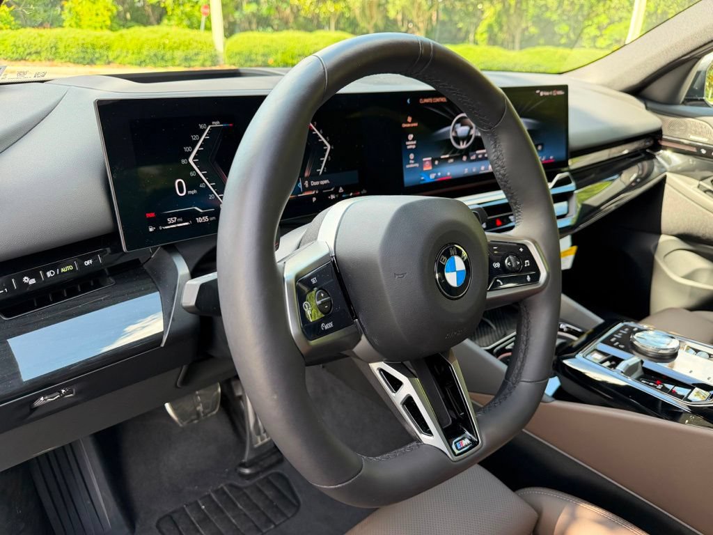 Used 2026 BMW 530i xDrive w/ M Sport Package AWD/4WD image 15