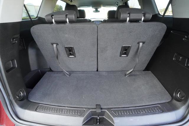 Used 2023 GMC Acadia SLE w/ Driver Convenience Package image 31