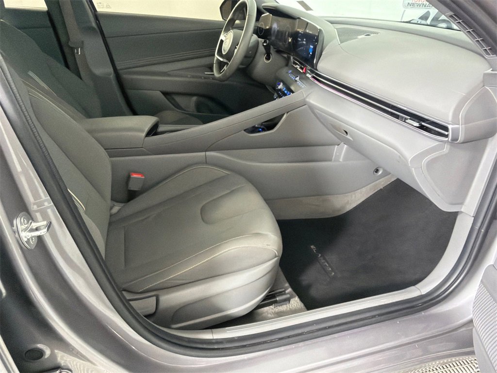 Used 2024 Hyundai Elantra SEL w/ Convenience Package image 14