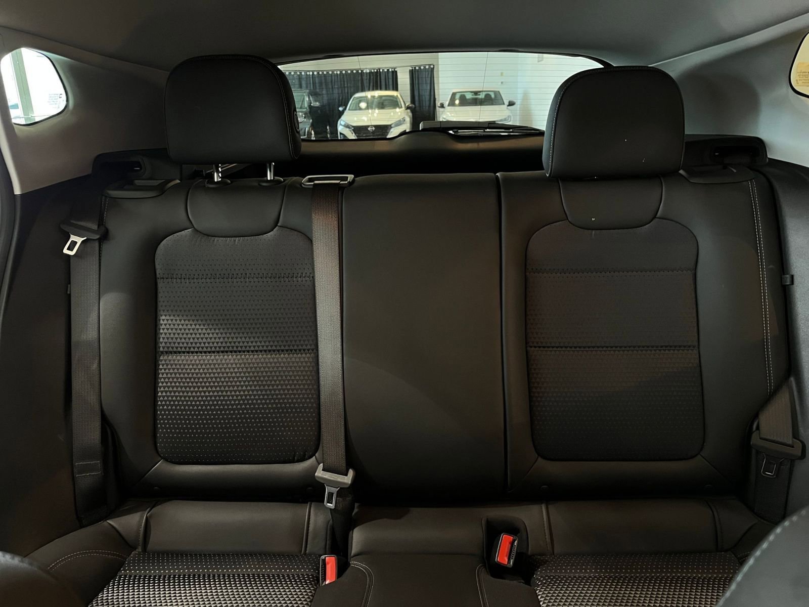 Used 2025 Chevrolet Trax LT w/ LT Convenience Package image 37